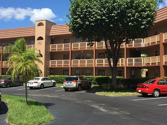 3rd image of 9761 Sunrise Lakes Blvd APT 106