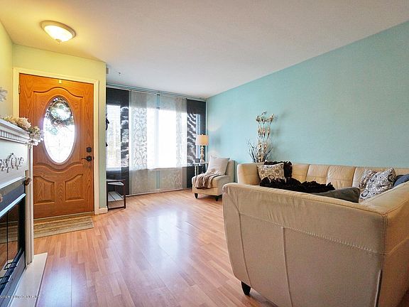 3rd image of 210 Kenilworth Ave