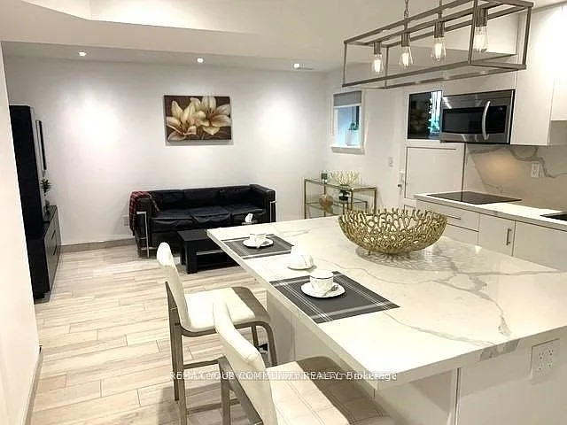 7 Van Dusen Blvd — Photo 6
