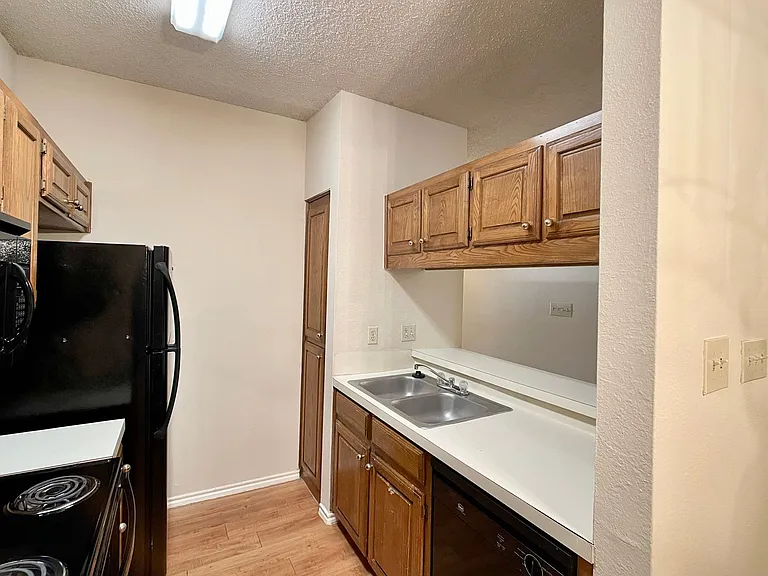 914 W 26th St #101 — Photo 4