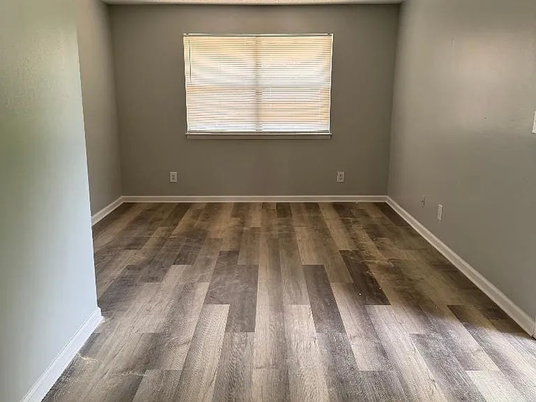 101 Abby Ln — Photo 3