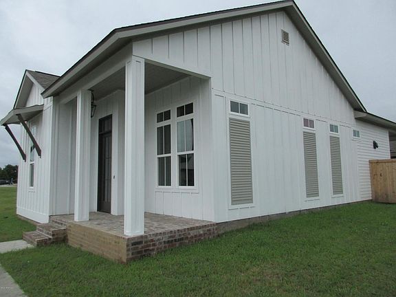 2nd image of 211 Lake Crest Ln