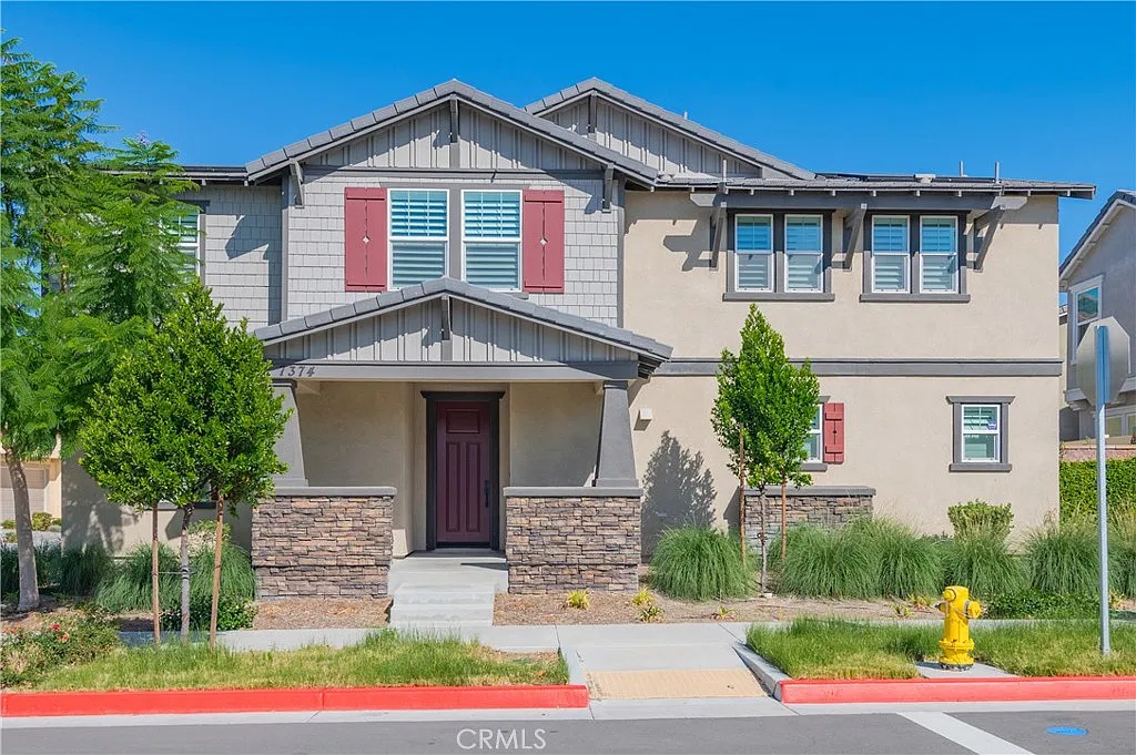 5 bed, 3.5 bath, 2352 sqft, $4,400 — Photo 1