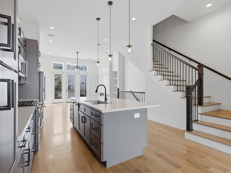 2213 Francis St — Photo 16