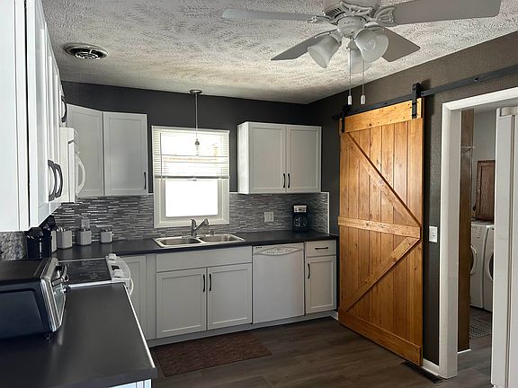 4th image of 414 E 13th St.