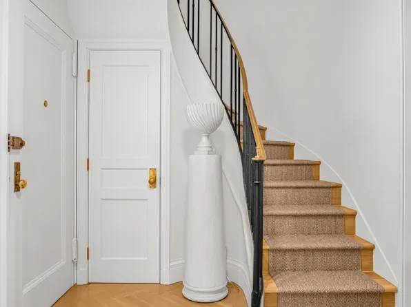 44 East 67th Street image 5 of 10