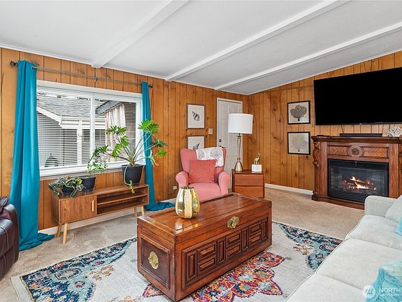 4th image of 6589 Capricorn Lane NE