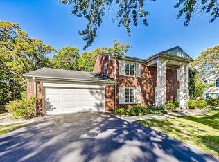 1040 Forest Hill Rd, Lake Forest, IL 60045
