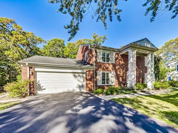 1040 Forest Hill Rd, Lake Forest, IL 60045