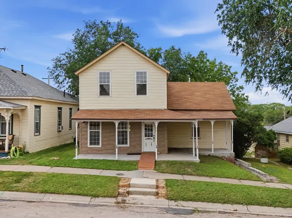 26 N Seneca Ave, Newcastle, WY 82701