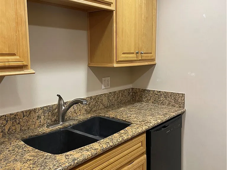 6600 Warner Ave #70 — Photo 2