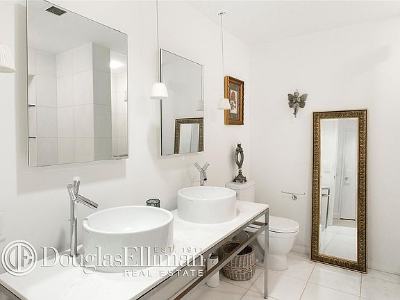 5th image of 15 Broad St APT 920
