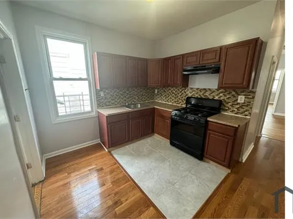 81 Smith St, Newark, NJ