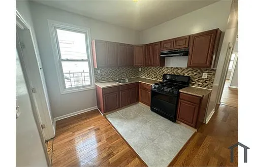 81 Smith St #2R Photo 1