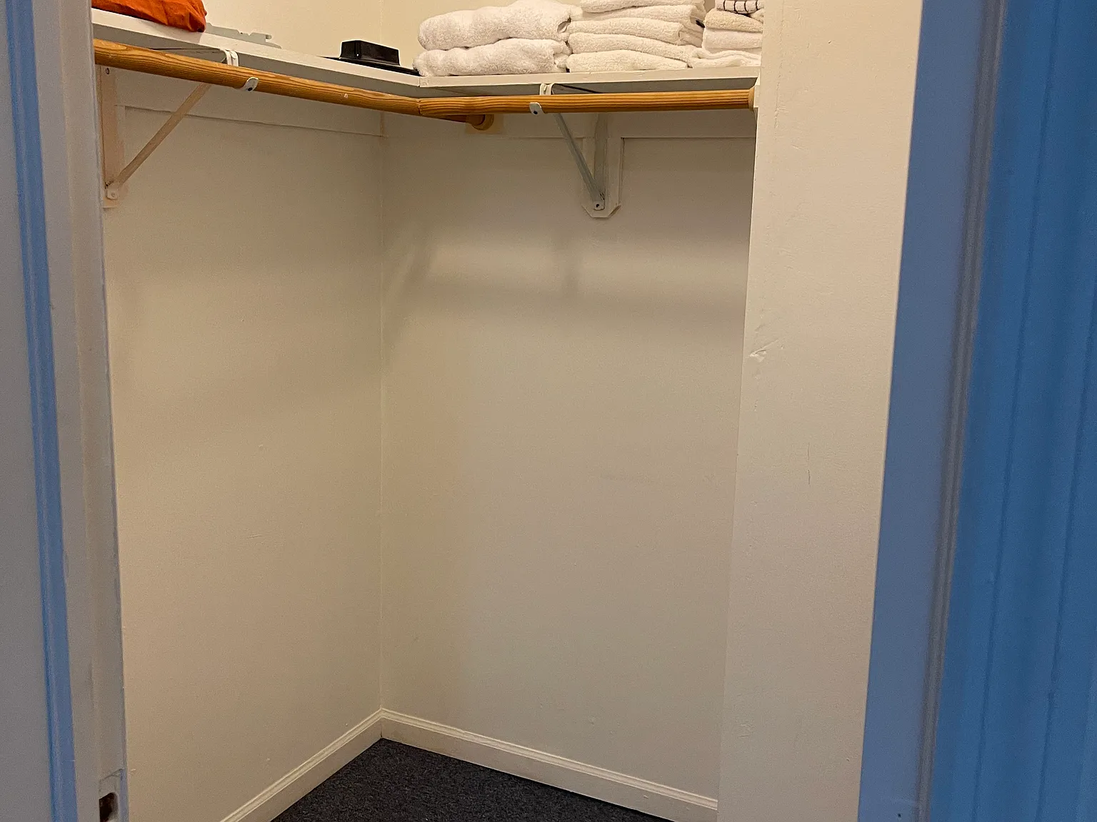 3 bed, 1000 sqft, $4,000 — Photo 2