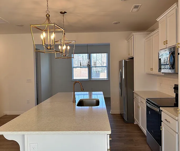 353 E 4th St — Photo 15