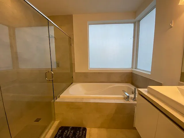 10081 NW 75th Ter — Photo 15