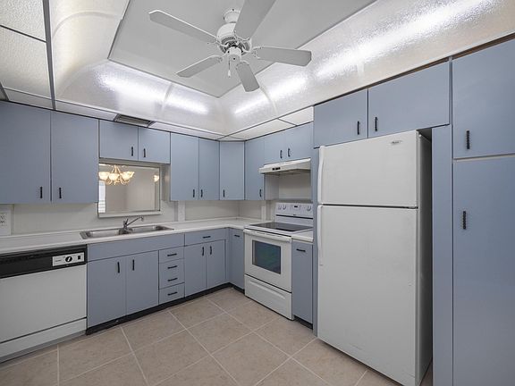 4th image of 2401 Antigua Circle #C4