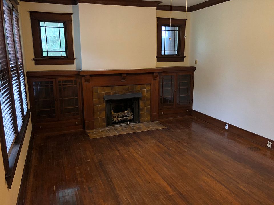 Lovely built-ins & hardwood!