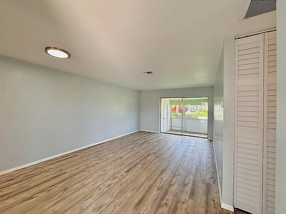 5th image of 2885 Crosley Drive E #F
