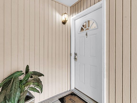 2nd image of 91 Ashley Hall Plantation Rd APT 4