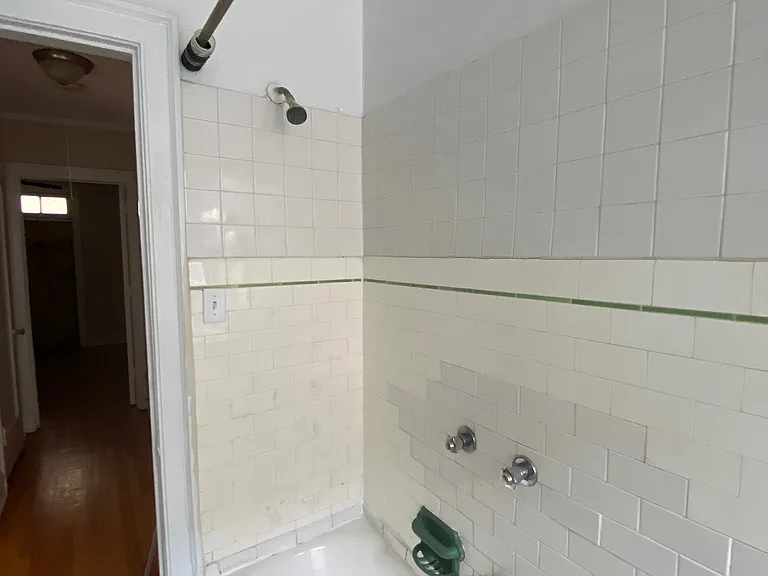 909 Elmwood Ave #F2 — Photo 8