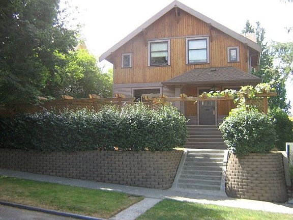Beautiful Queen Anne Craftsman Home!