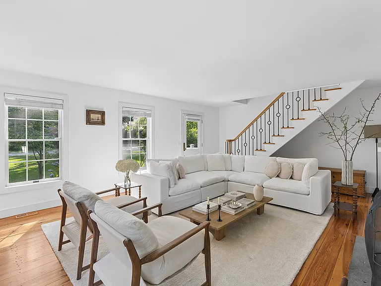 109 Franklin Ave — Photo 11