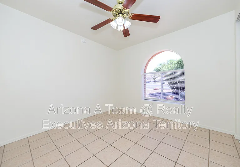 9530 E 42nd St — Photo 11