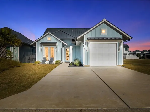 110 Foxtail Ln, Rockport, TX 78382