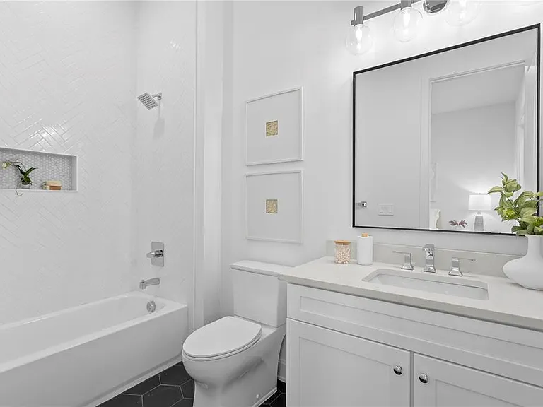 430 Gilman Pl N — Photo 18