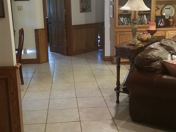 3rd image of 360 E Presidential Cir