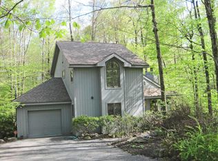 1242 Redwood Ter, Pocono Pines, PA