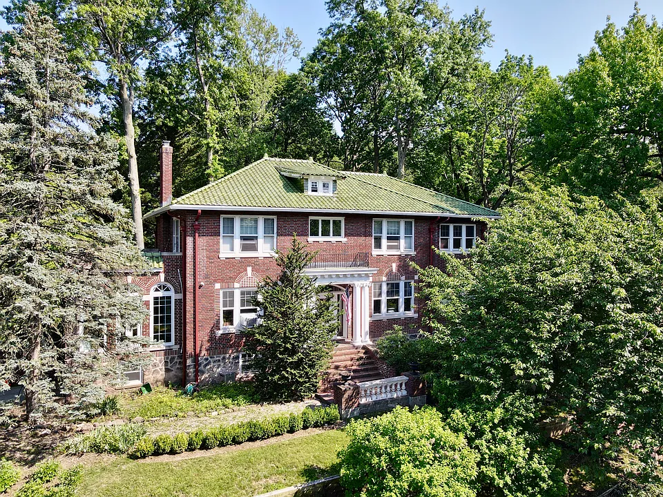 155 Paulin Blvd