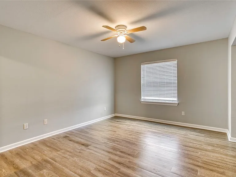904 University Oaks Blvd #117 — Photo 10