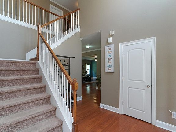 4th image of 35 Copperdale Dr