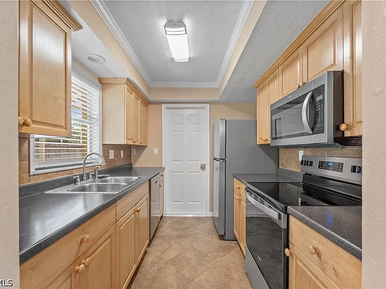 1290 Barrett Rd — Photo 6