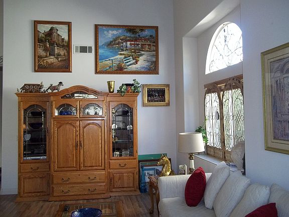 Vaulted Ceiling in Liv Rm