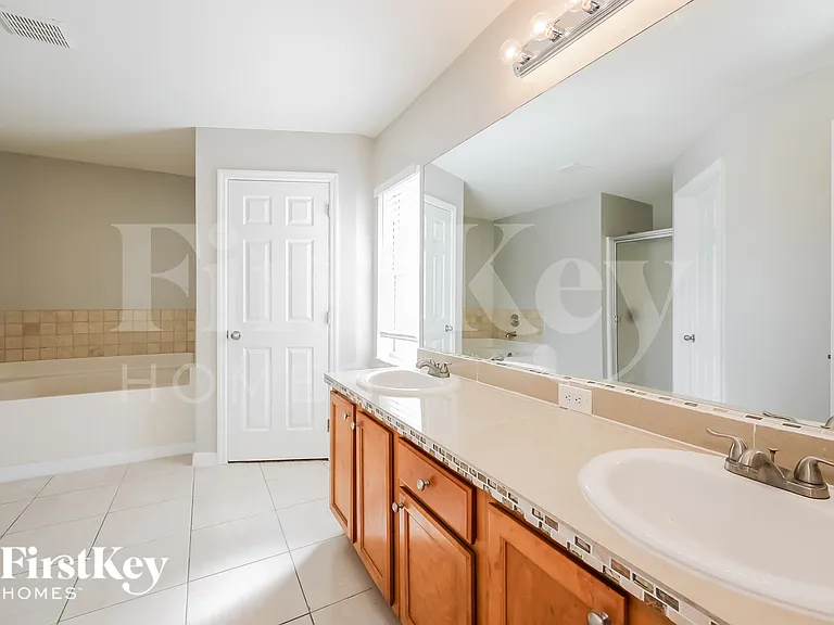 414 Willowbrook Dr — Photo 12