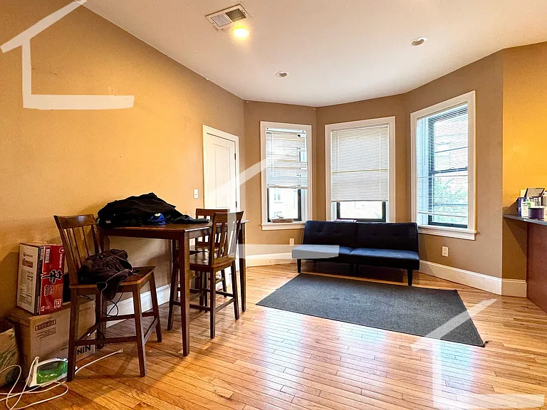 8 Lothian Rd #4 — Photo 7