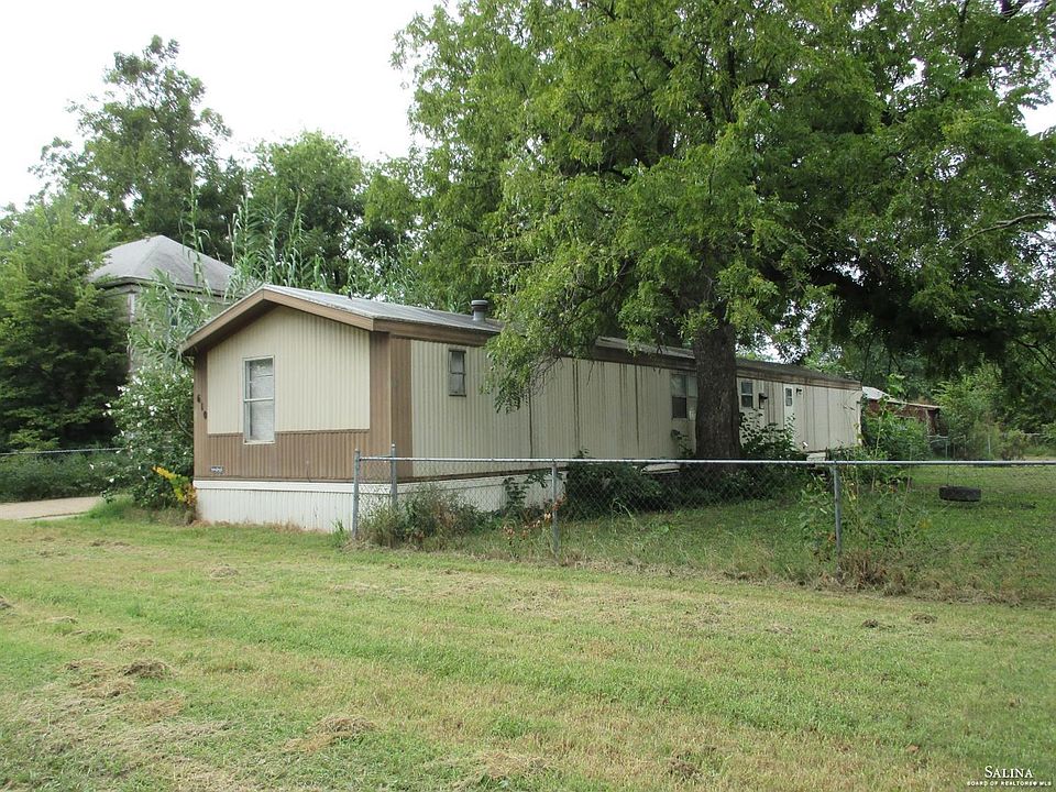 2nd image of 612 Ash St