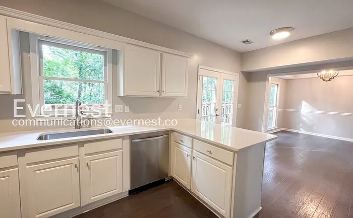 1617 Beckham Dr — Photo 3