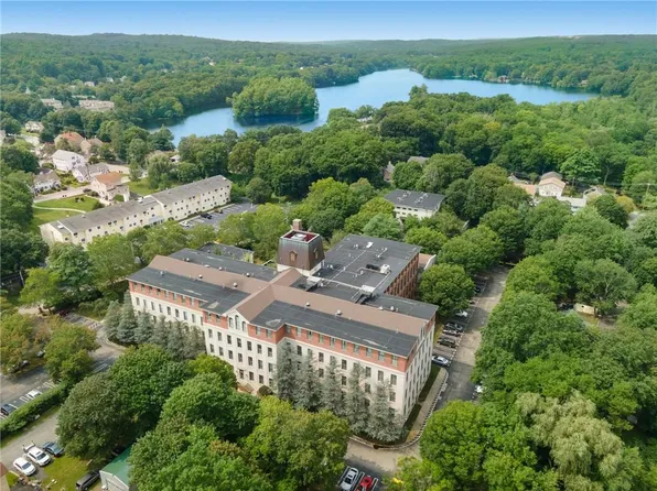 15 Higgins St APT 304, Smithfield, RI 02917