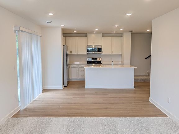 4th image of 3088 Hemlock St