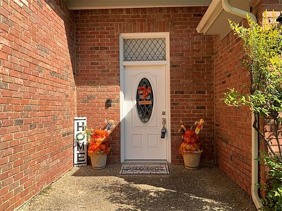 3rd image of 18016 Carrollwood Dr