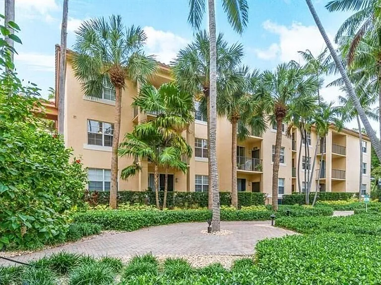 1805 N Flagler Dr #219 — Photo 22