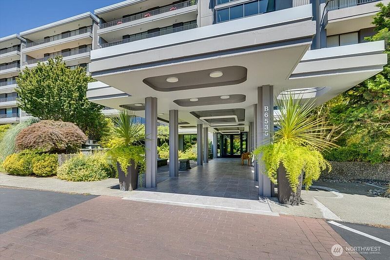 3rd image of 6535 Seaview Avenue NW #305B
