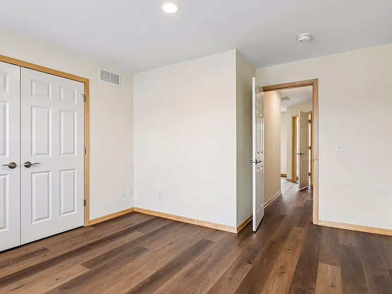 2121 Village Trl — Photo 17