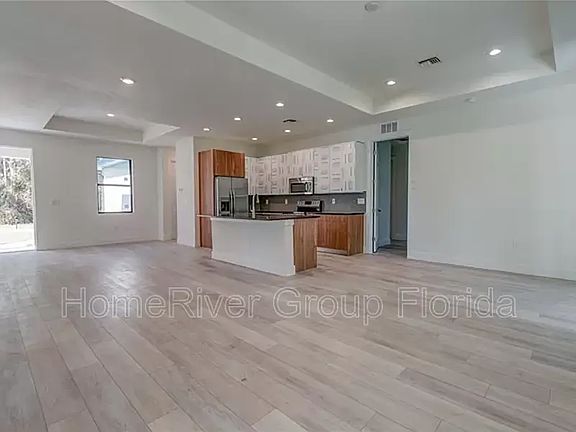 4th image of 1824 Geranium Ave