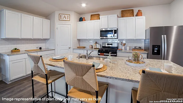 4 bed, 2.0 bath, 1703 sqft, $2,400 — Photo 4